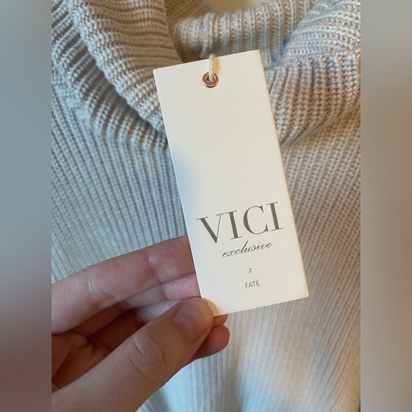 NWT - VICI - Shoreditch Cotton Blend Zip Sleeve
Knit Sweater - Size Large - Picture 9 of 9